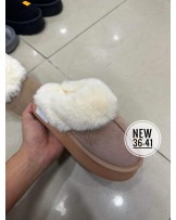 BEŻOWE  KLAPKI Z FUTERKIEM