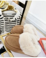 BEŻOWE  KLAPKI Z FUTERKIEM