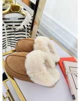 BEŻOWE  KLAPKI Z FUTERKIEM