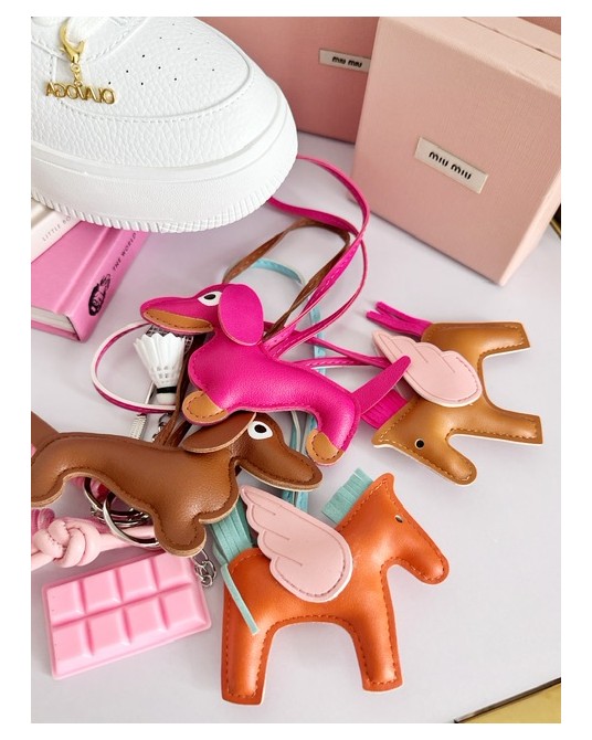 RÓŻOWY BRELOK ▪️